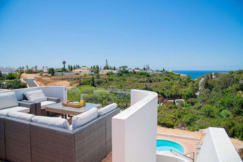 Casa Mel - Stylish 3-Bed Townhouse with Pool - image 4
