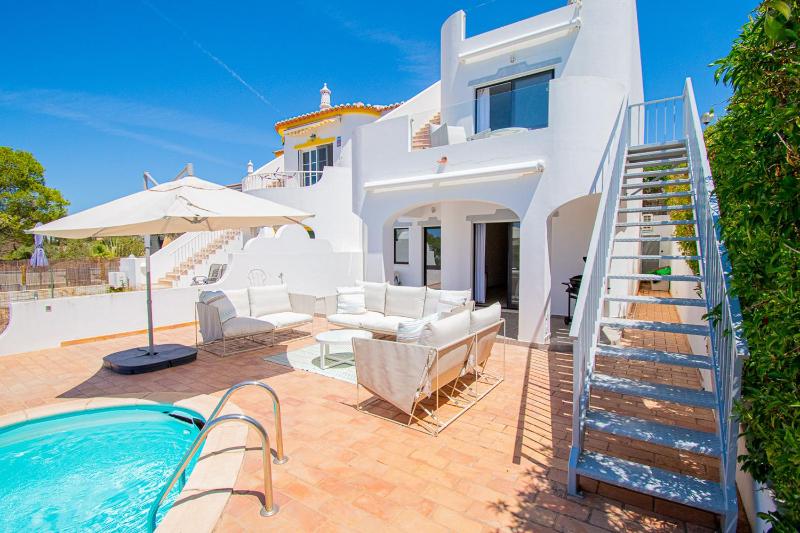 Casa Mel - Stylish 3-Bed Townhouse with Pool - image 10