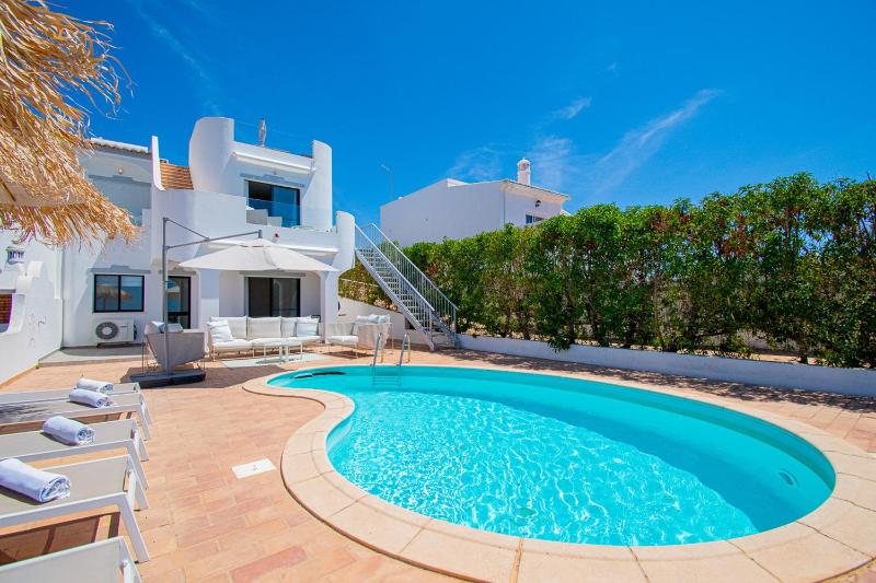 Casa Mel - Stylish 3-Bed Townhouse with Pool - image 7