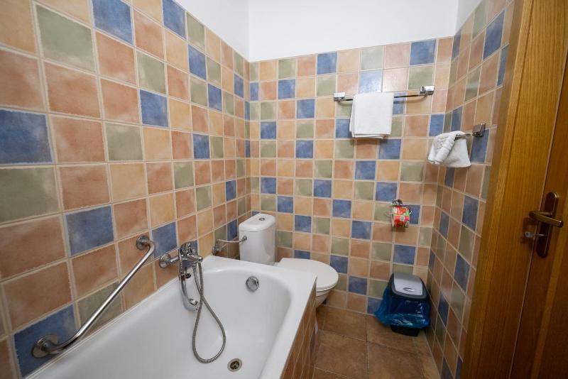 Double or Twin Room image 4