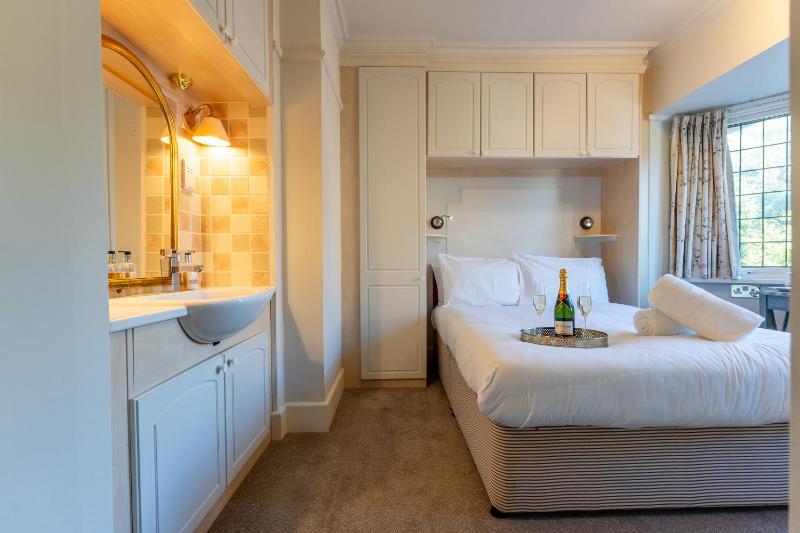 Double Room with Private Bathroom image 1
