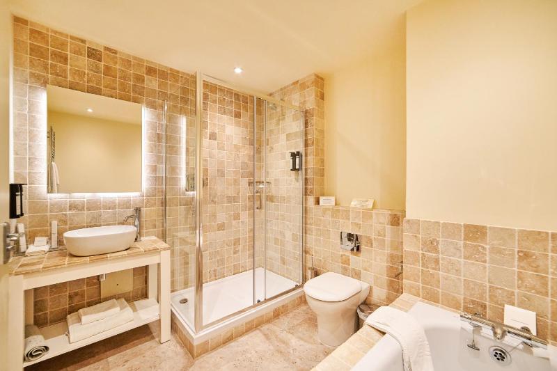 Double Room image 4