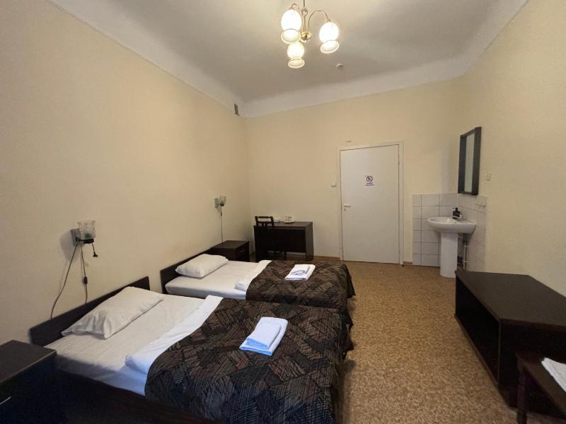 Double or Twin Room with Shared Bathroom image 1