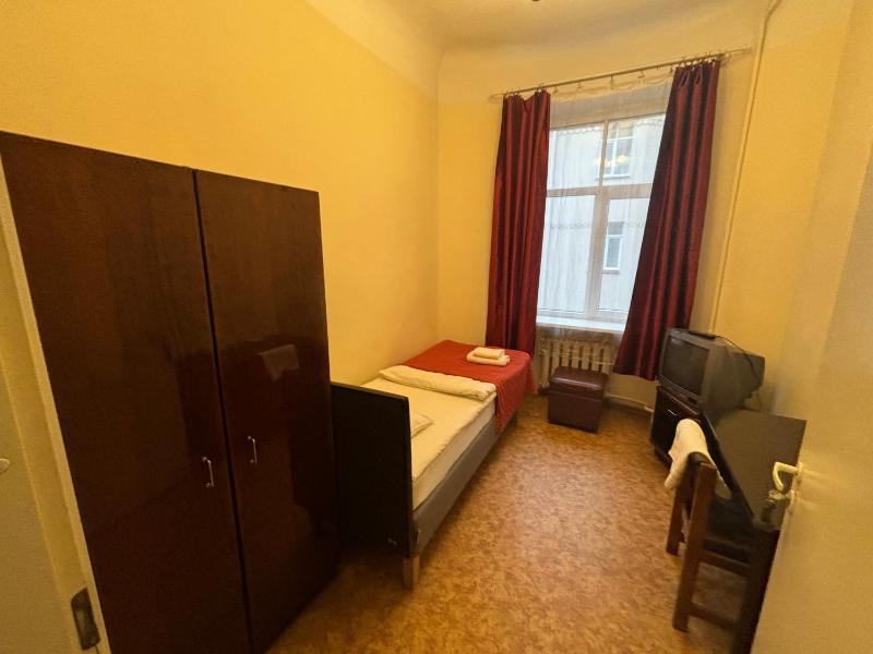 Single Room with Shared Shower and Toilet image 2