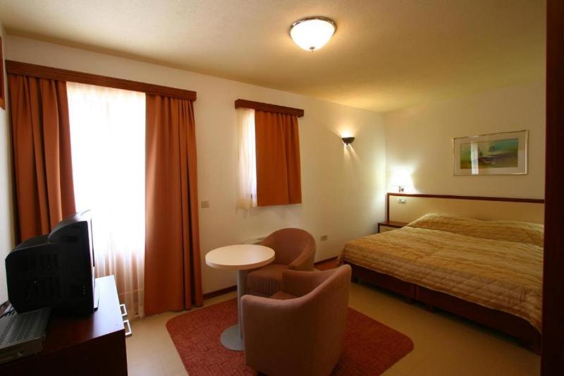 Standard Double Room image 4