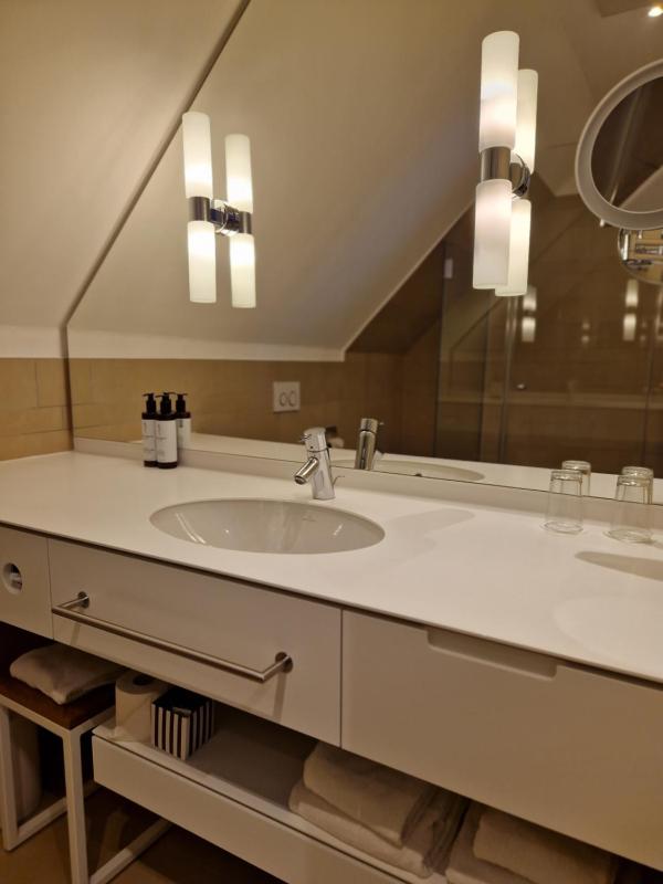 Deluxe Room image 4