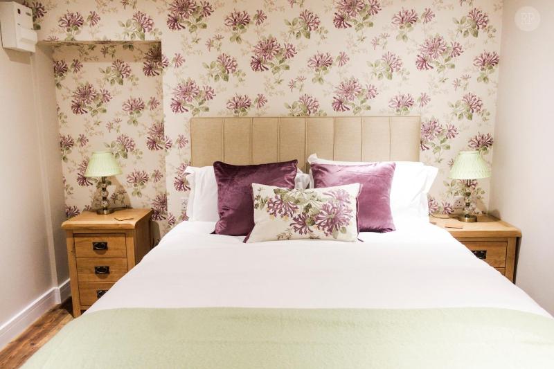 Superior King Room image 4