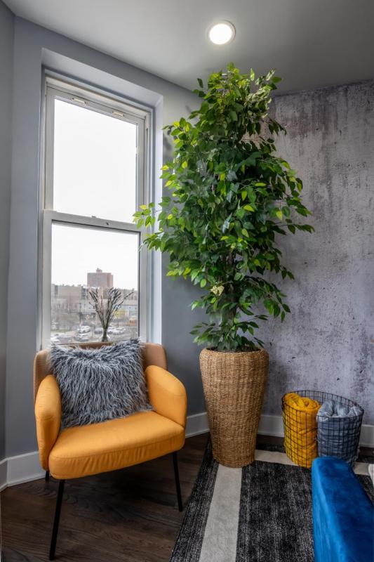 Cute and Cozy Chicago Modern Condo - image 9