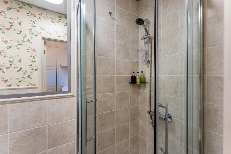 Double Room with Private Bathroom image 2