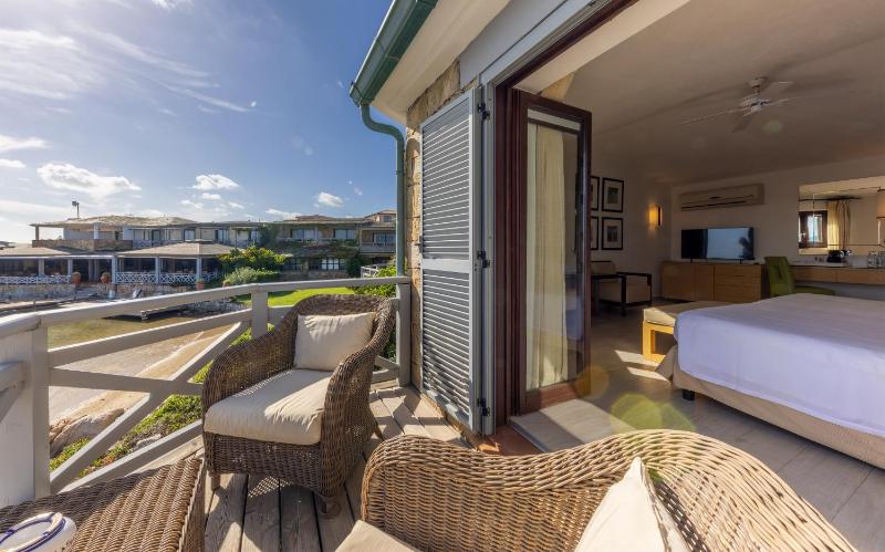 Deluxe Triple Room with Sea View image 3