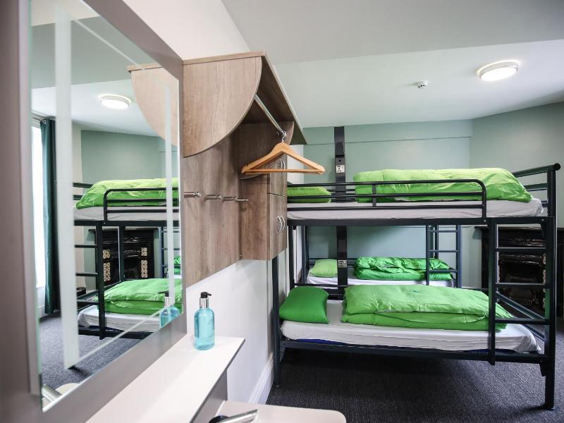 Quadruple Room with Shared Bathroom image 4