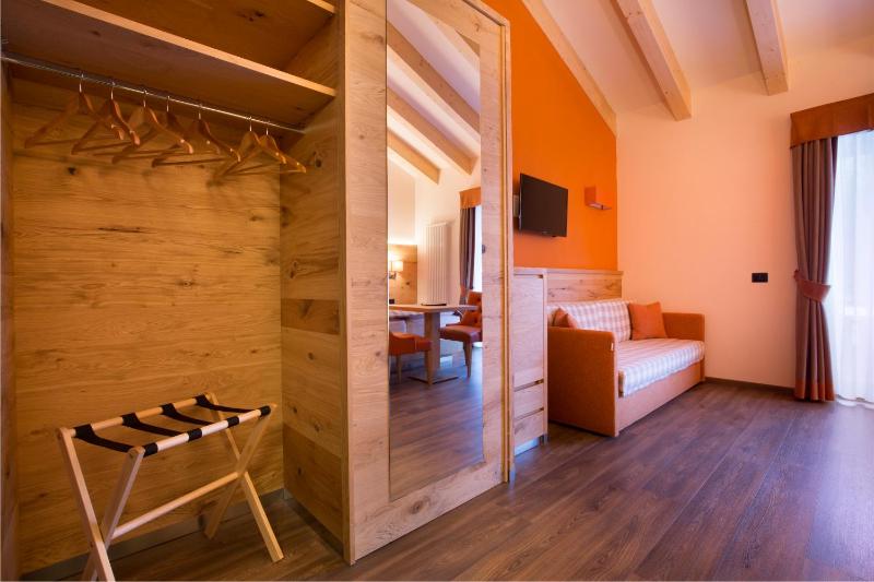 Superior Double Room with Balcony image 4