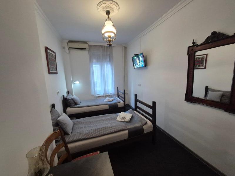 Twin Room with Shared Bathroom image 4