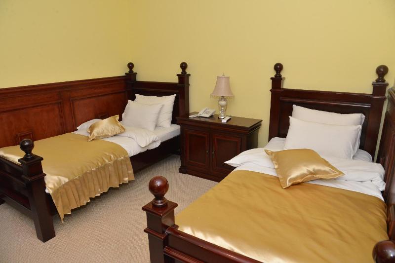 Standard Twin Room with Mountain View image 3