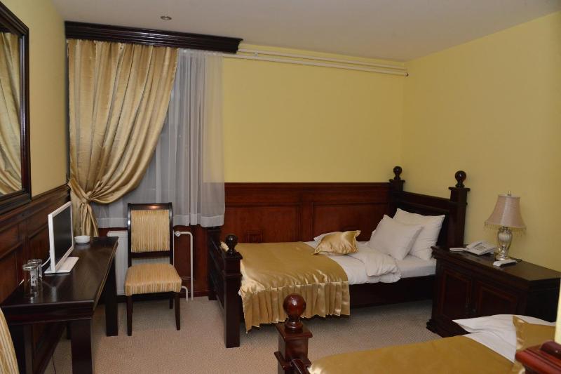 Standard Twin Room with Mountain View image 2