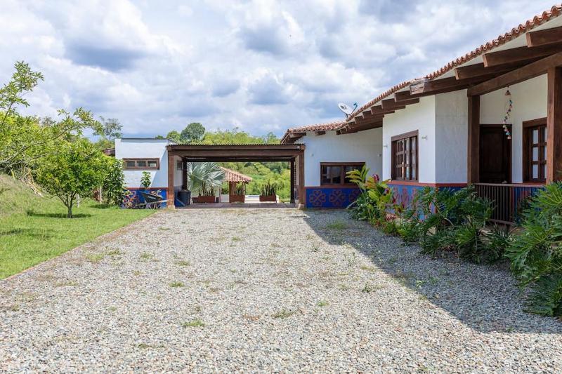 Finca Quindío con Jacuzzi - image 9