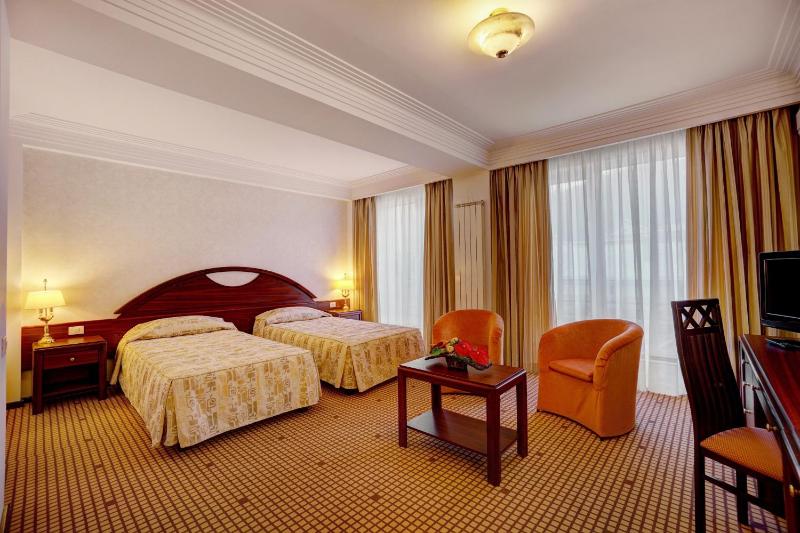 Superior Twin Room with Garden View image 1