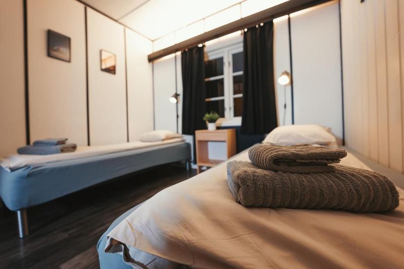 Twin Room with Shared Bathroom image 3