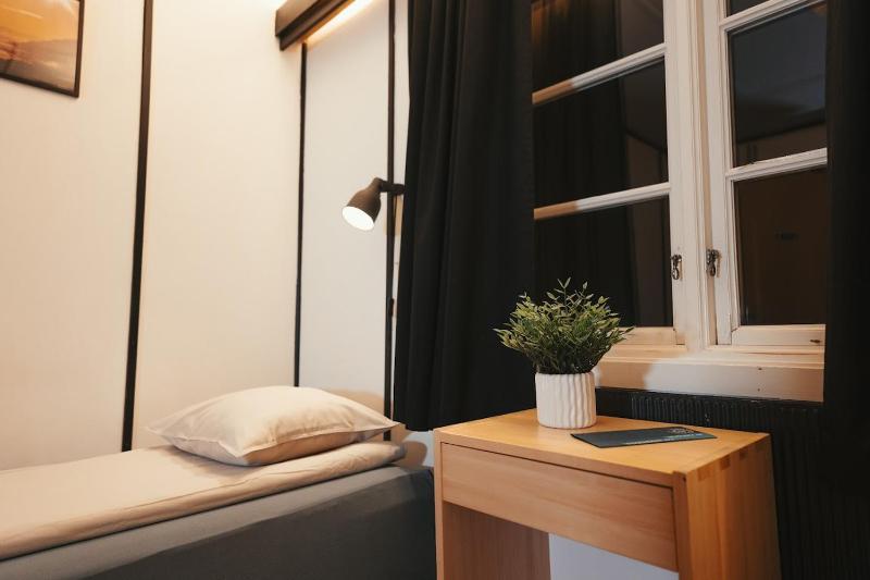 Twin Room with Shared Bathroom image 4