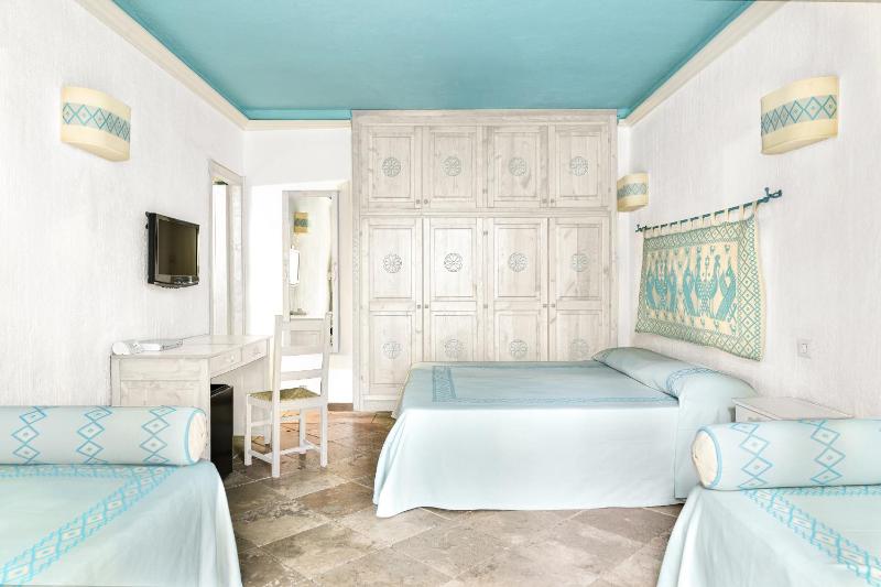 Standard Family Room (2 Adults + 2 Children) image 3