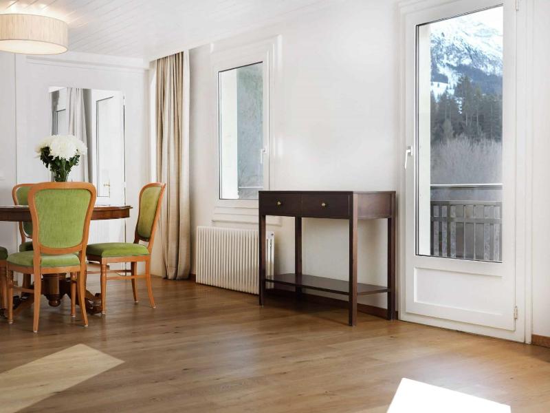 Deluxe Family Room with Mountain View and balcony image 3