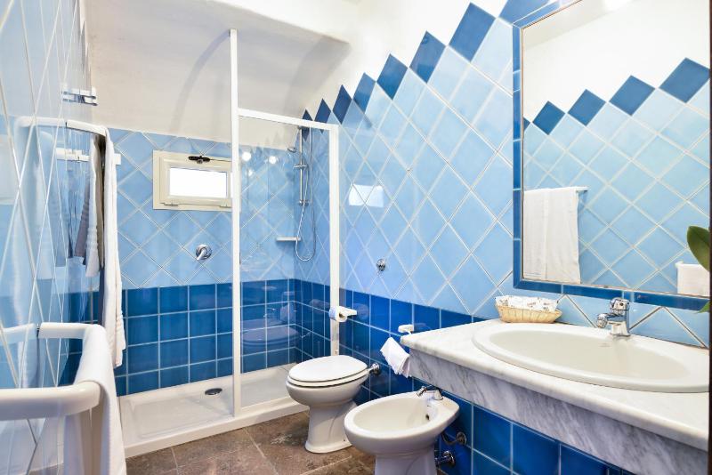 Two Connecting Double Rooms image 3