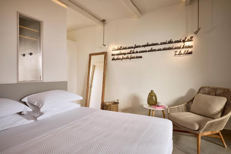Deluxe Double Suite with Private Pool & Sea View image 2
