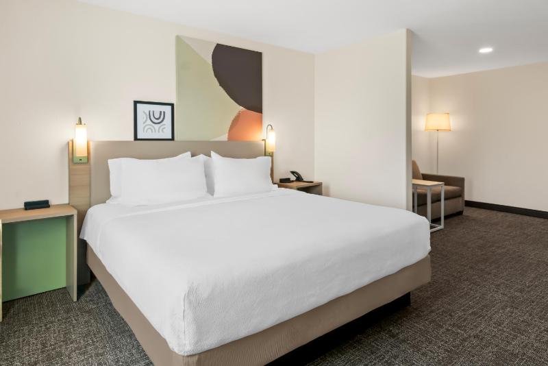 King Room image 3