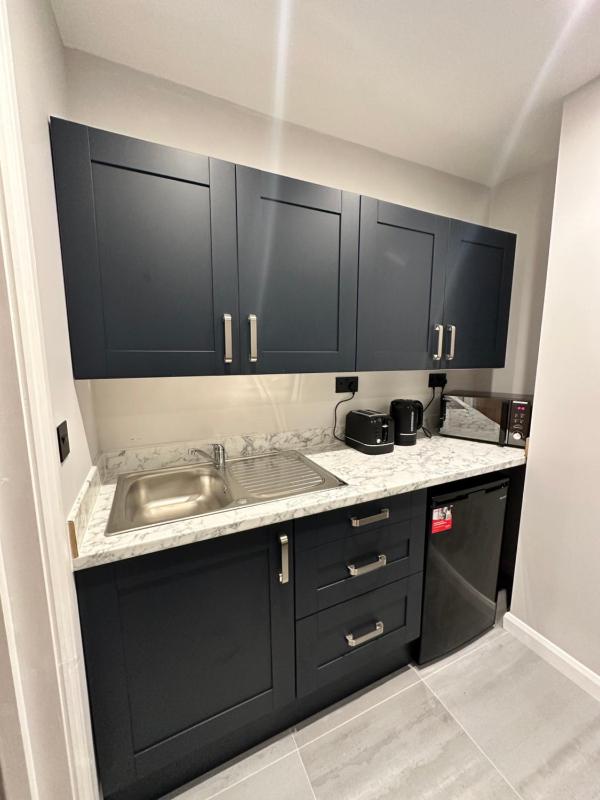 Basic Triple Room image 2