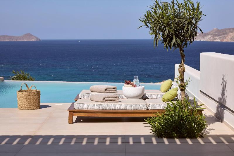 Honeymoon Suite with Private Pool & Sea View image 4