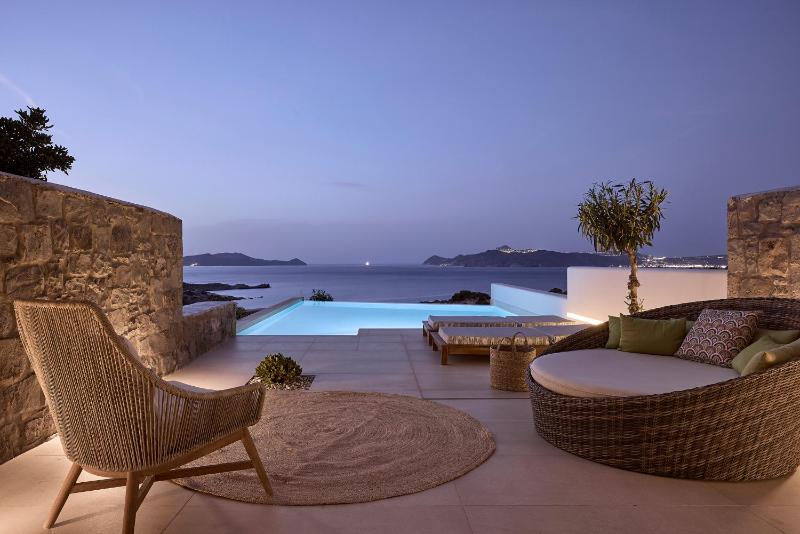 Honeymoon Suite with Private Pool & Sea View image 1