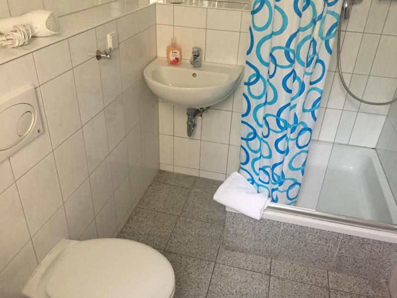 Double or Twin Room image 3