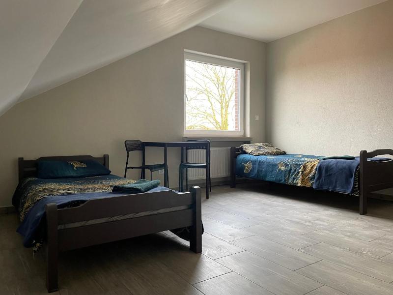 Large Double Room image 3