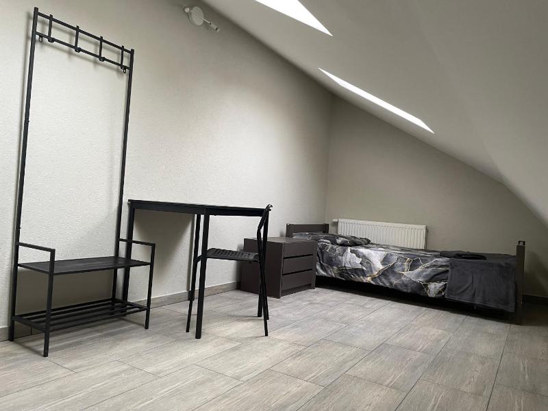 Large Single Room image 1