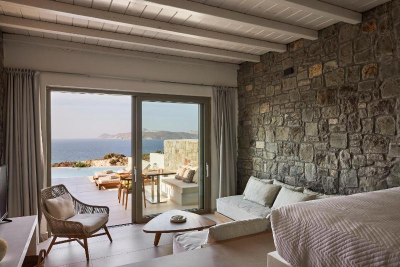 Grand Suite with Private Pool & Sea View image 3