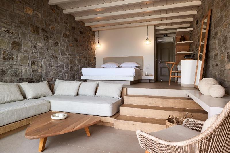 Grand Suite with Private Pool & Sea View image 4