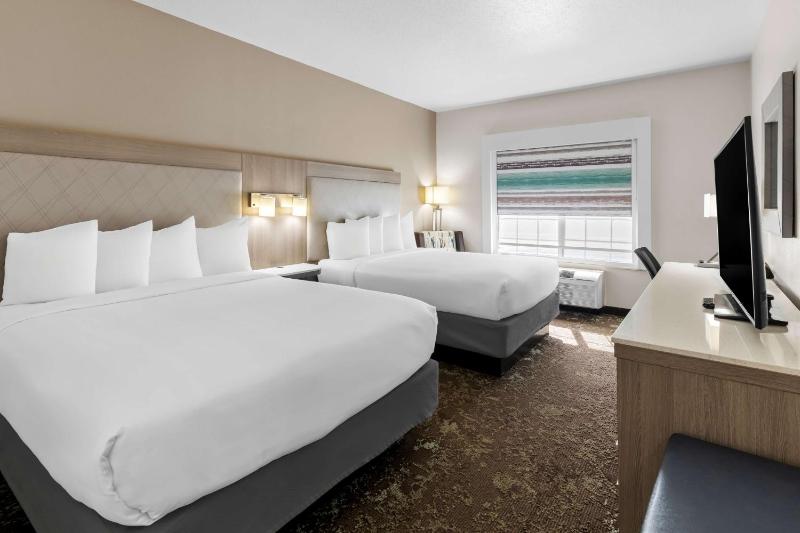 Queen Room with Two Queen Beds image 1