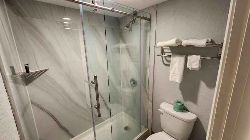 Deluxe King Room - Non-Smoking image 1