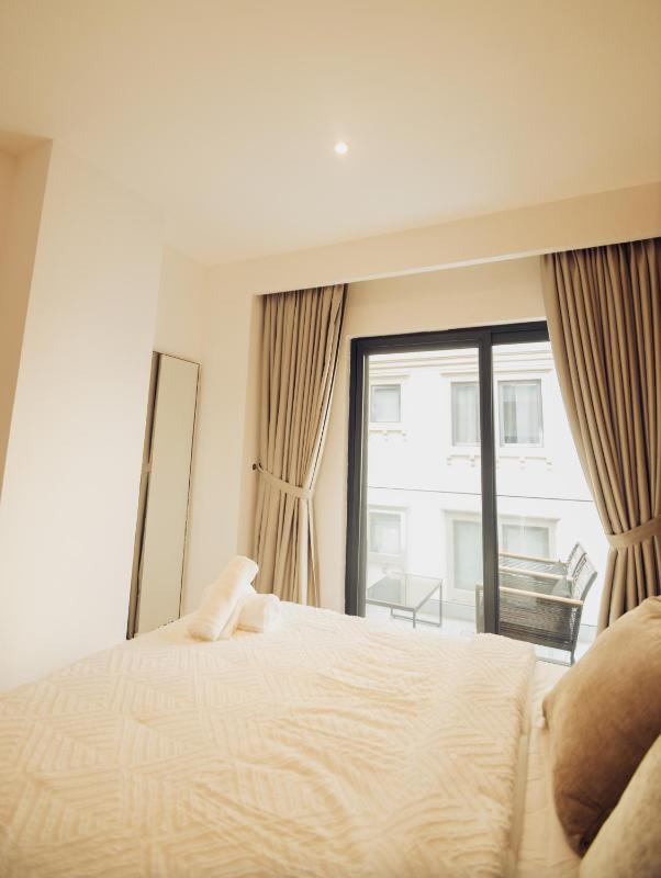 Essence 1 BDRM Luxury Apt - image 3