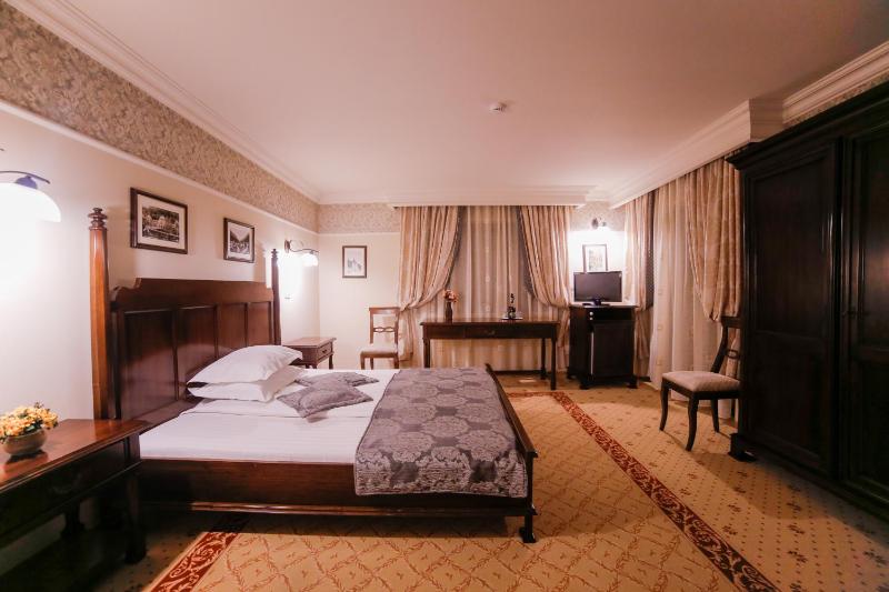 Double or Twin Room image 3