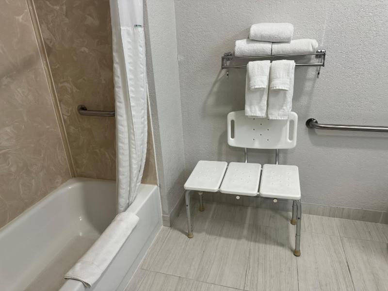 King Room - Mobility Access/Non-Smoking image 4
