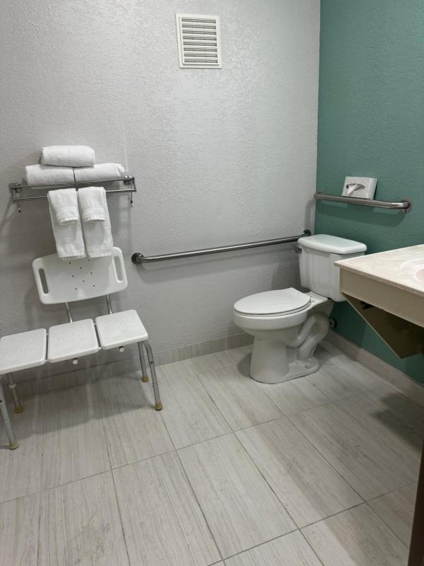 King Room - Mobility Access/Non-Smoking image 3