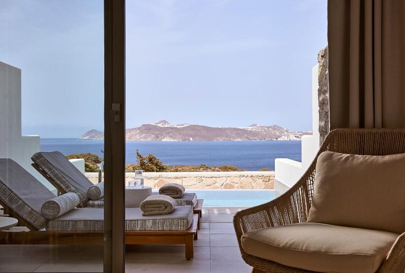 Deluxe Triple Suite with Private Pool & Sea View image 3