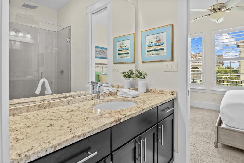 Private Pool - Community Beach - Gated Community - image 11