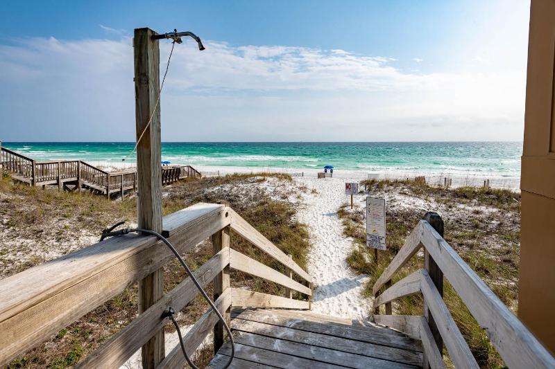 Private Pool - Community Beach - Gated Community - image 14