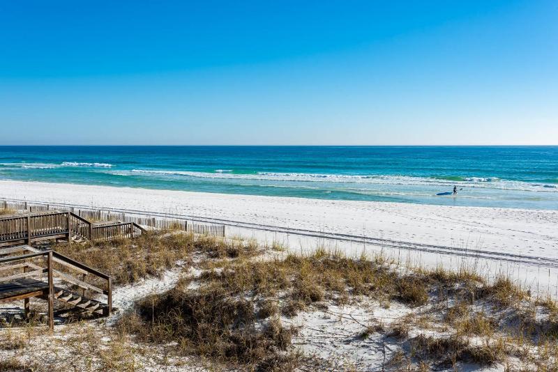 Private Pool - Community Beach - Gated Community - image 2