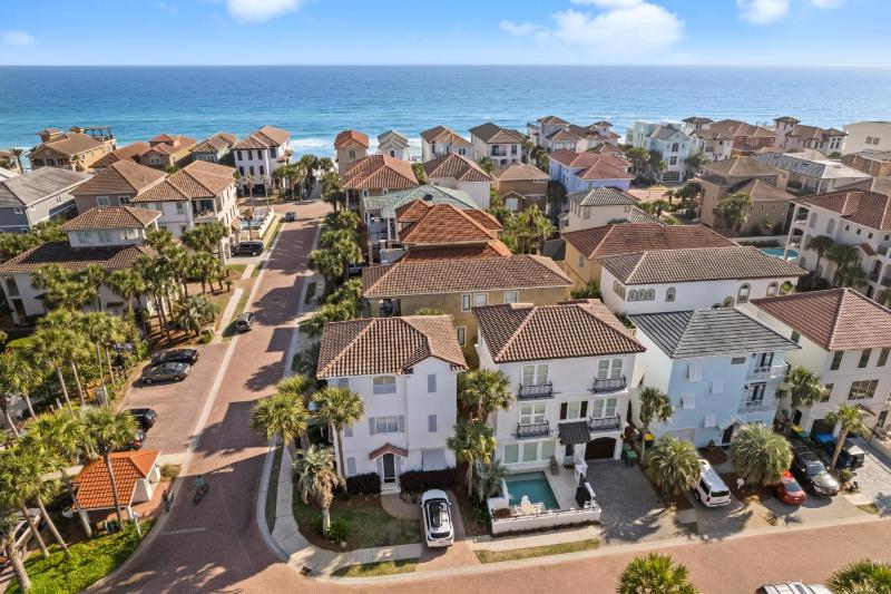Private Pool - Community Beach - Gated Community - image 19