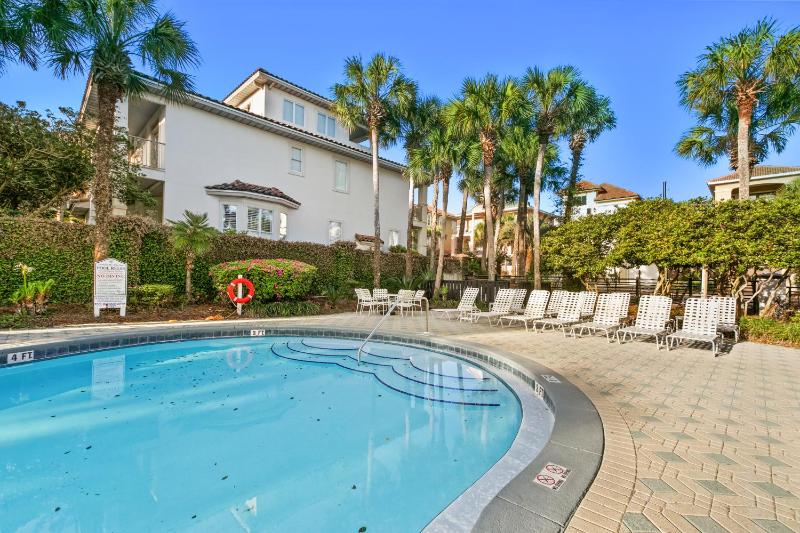 Private Pool - Community Beach - Gated Community - image 10