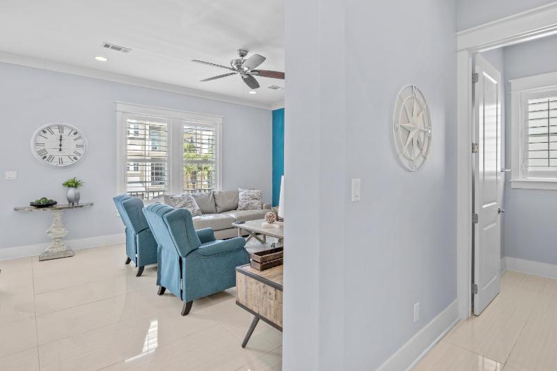 Private Pool - Community Beach - Gated Community - image 22