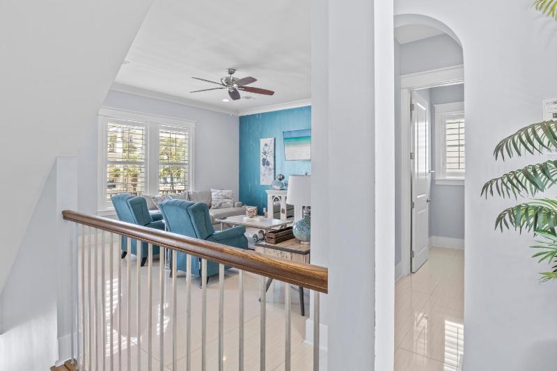 Private Pool - Community Beach - Gated Community - image 8